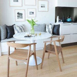 mesa-saarinen-pequena-e-redonda-